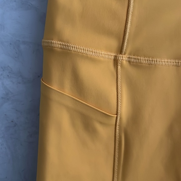 Lole Step Up women's tight shorts in Marigold Colour, Size XS - Picture 4 of 8